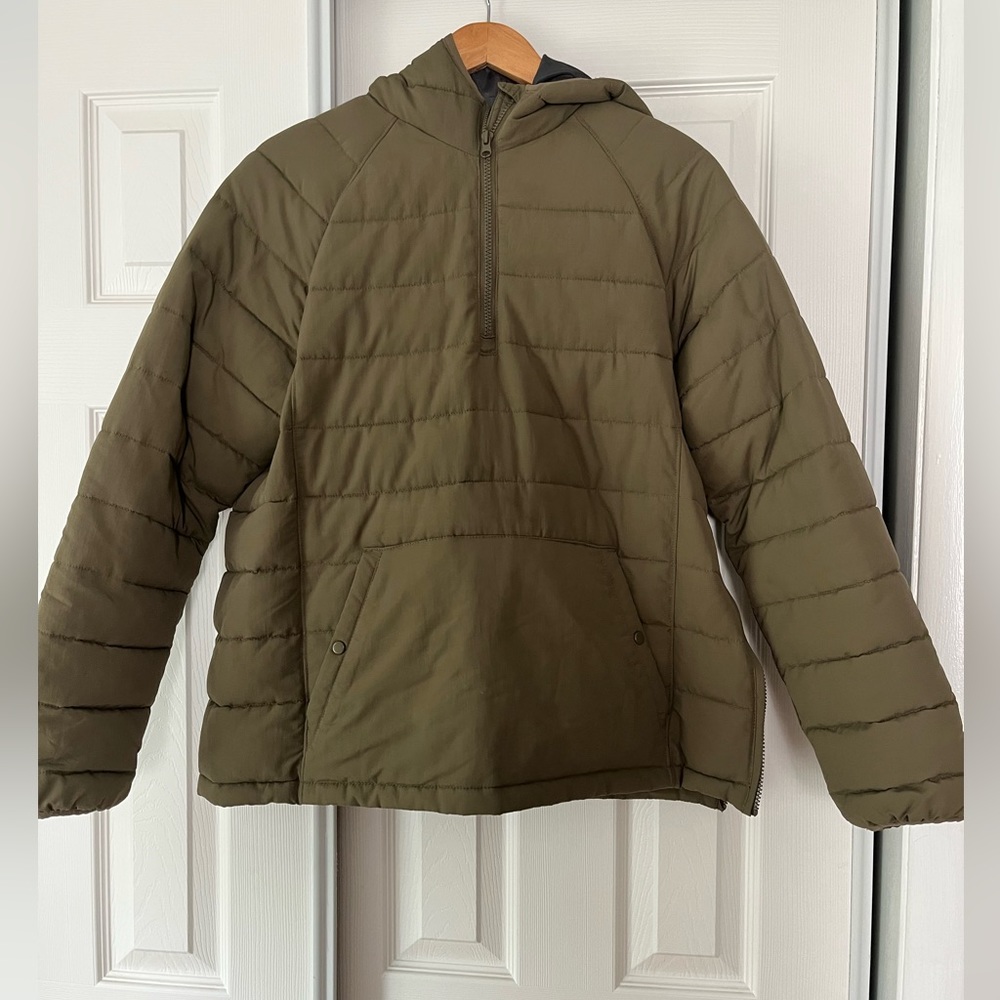 Stoic Rain/lightweight jacket. Pullover with side zips and front pocket.